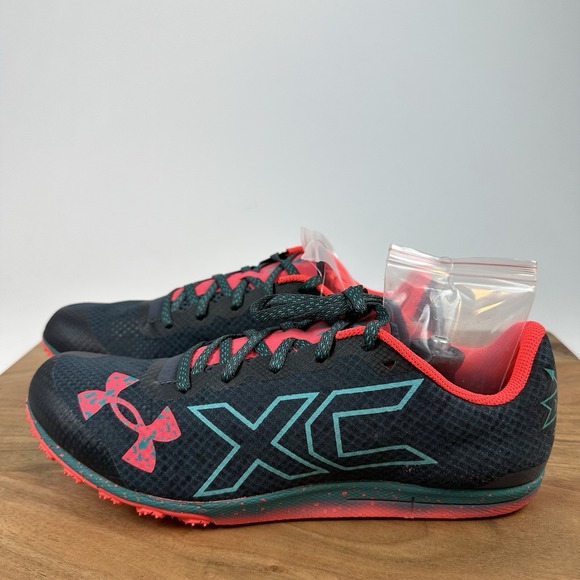 New‎ NIB Mens Under Armour Brigade XC Low Spiked Track Shoes Sneakers Size 8.5 M - Picture 2 of 9